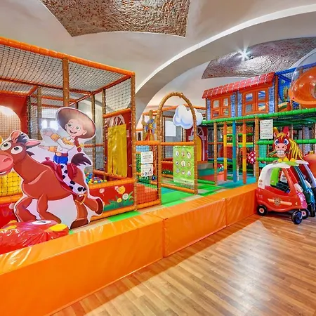 Hotel Zamek Valec 4*
